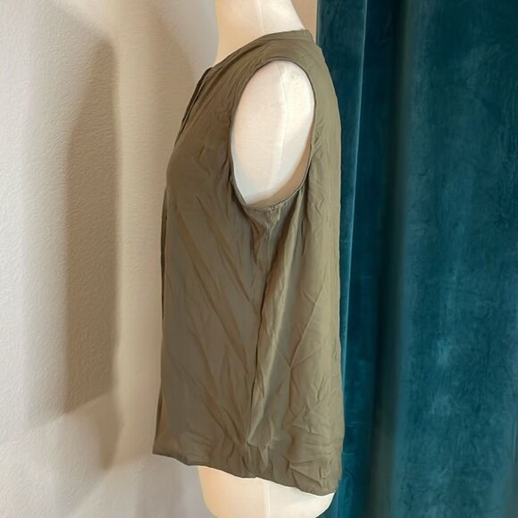 Calvin Klein Pleated Split-Neck Shell sleevless blouse | green | size L - Picture 4 of 9